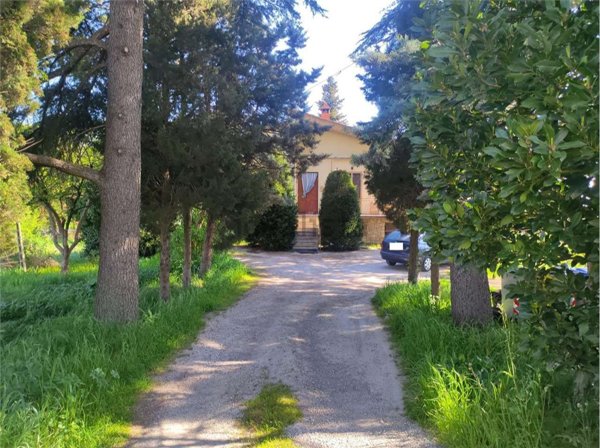 casa indipendente in vendita a Magione