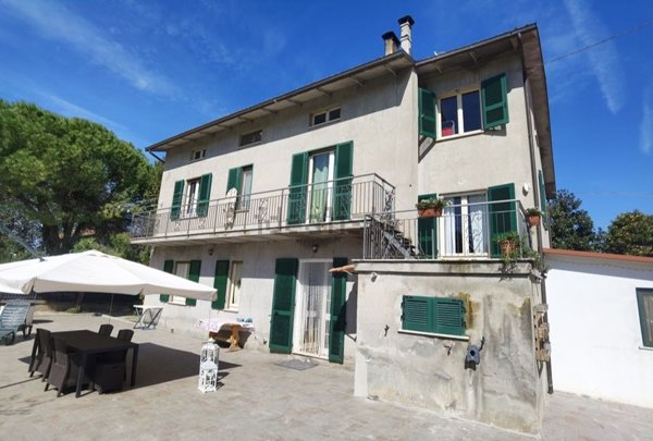 casa indipendente in vendita a Magione in zona Villa