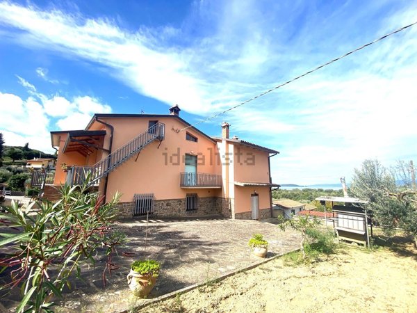 casa indipendente in vendita a Magione