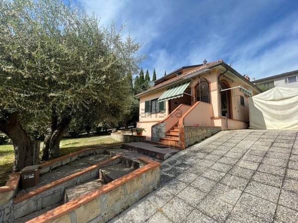 casa indipendente in vendita a Magione in zona Villa