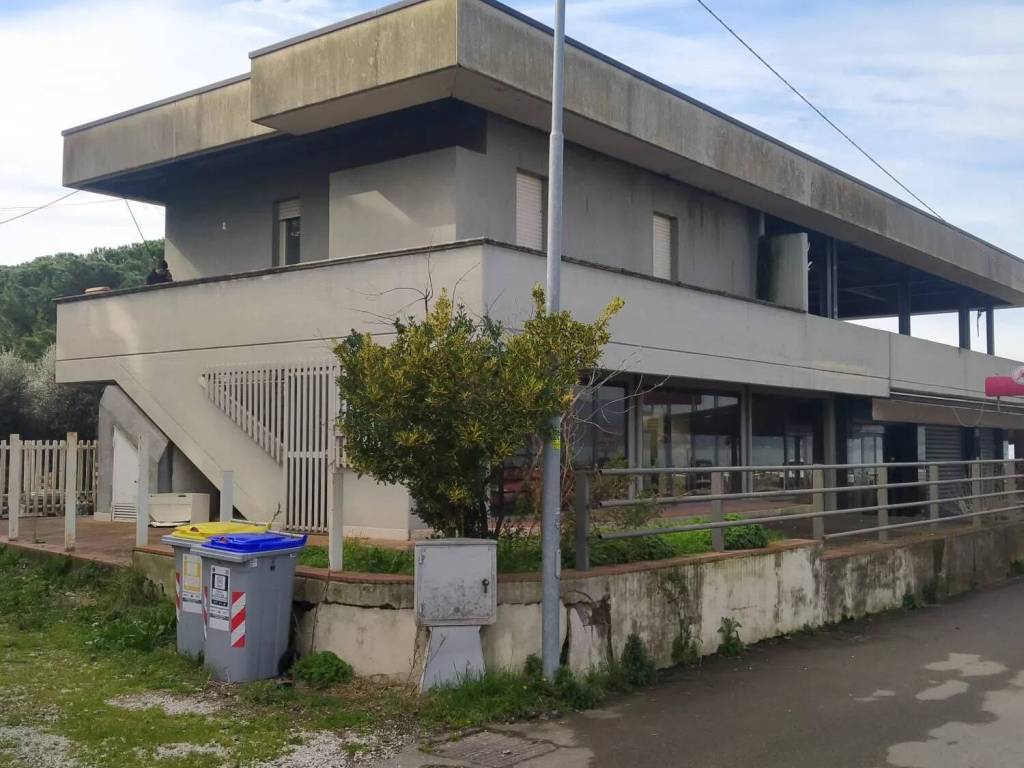 negozio in vendita a Magione in zona Torricella