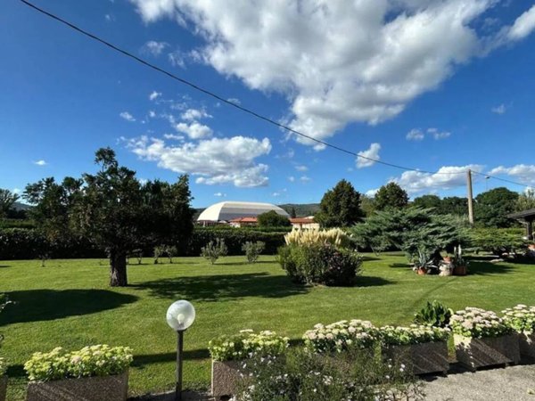 casa indipendente in vendita a Magione in zona Villa