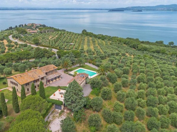 casa indipendente in vendita a Magione