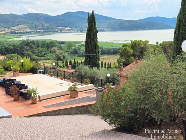 casa indipendente in vendita a Magione in zona Villa