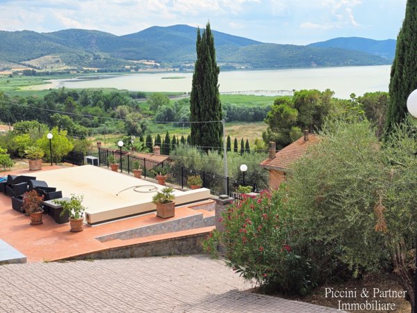 casa indipendente in vendita a Magione in zona Villa