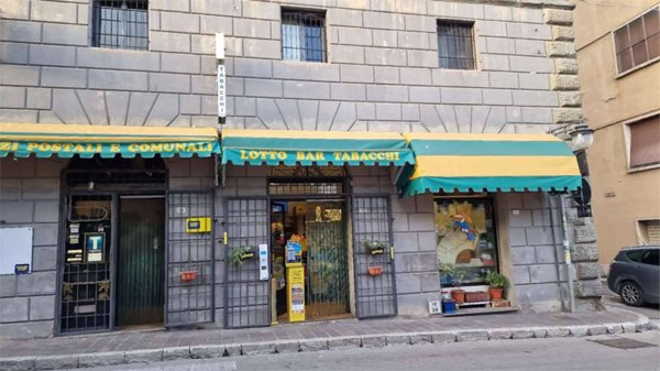 locale commerciale in vendita a Magione
