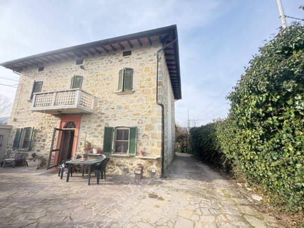 casa indipendente in vendita a Magione in zona Villa