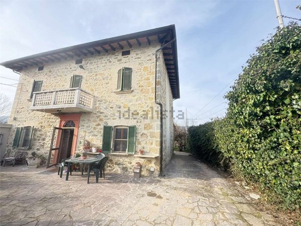 casa indipendente in vendita a Magione in zona Villa
