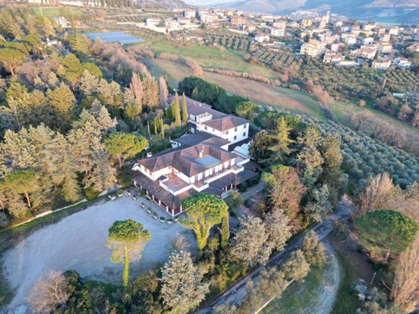 negozio in vendita a Magione