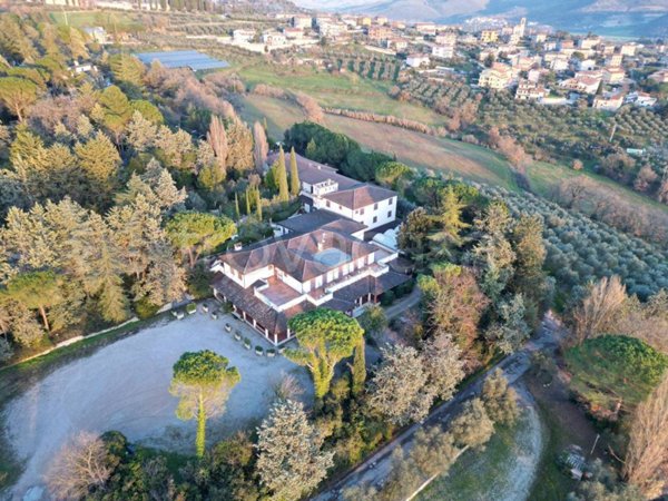 negozio in vendita a Magione