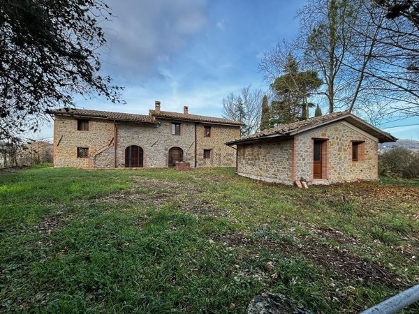 casa indipendente in vendita a Magione