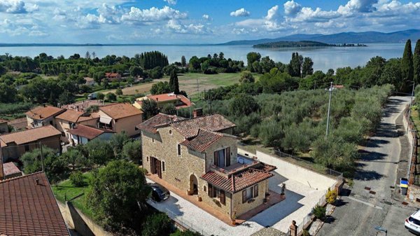 casa indipendente in vendita a Magione