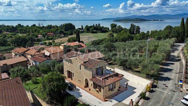 casa indipendente in vendita a Magione