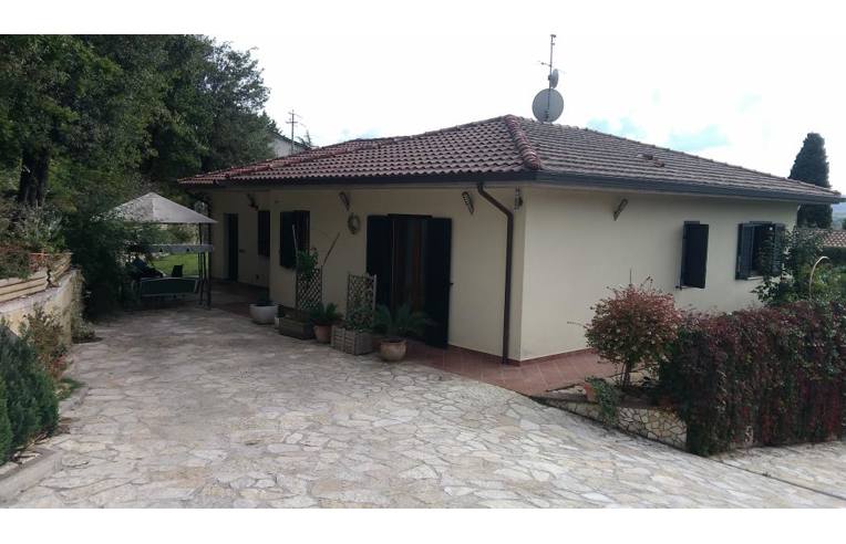 casa indipendente in vendita a Magione