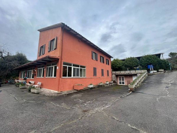 intera palazzina in vendita a Magione