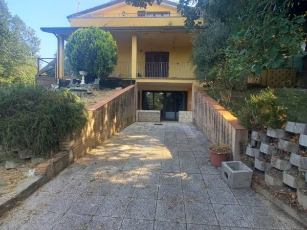 casa indipendente in vendita a Magione in zona Villa