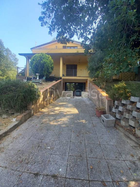 casa indipendente in vendita a Magione in zona Villa
