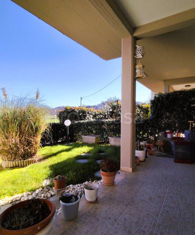 casa indipendente in vendita a Magione in zona Villa