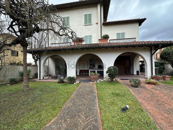 casa indipendente in vendita a Magione in zona Villa