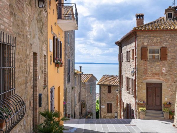casa indipendente in vendita a Magione in zona Monte del Lago