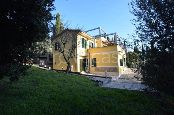 casa indipendente in vendita a Magione