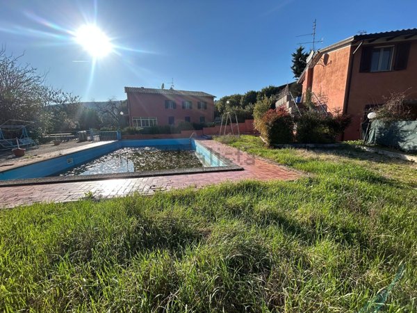 casa indipendente in vendita a Magione