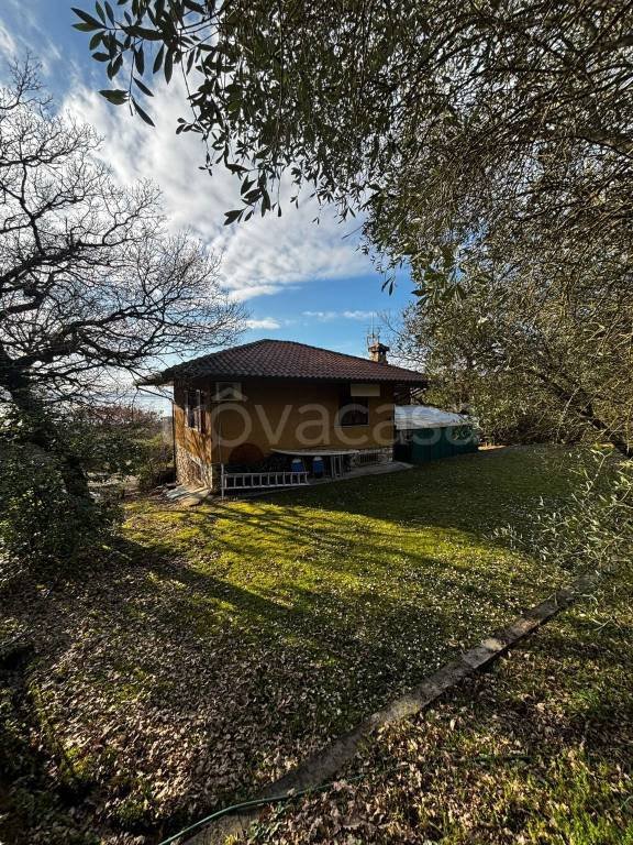 casa indipendente in vendita a Magione in zona Villa