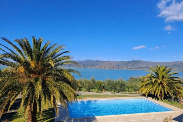 casale in vendita a Magione in zona Monte del Lago