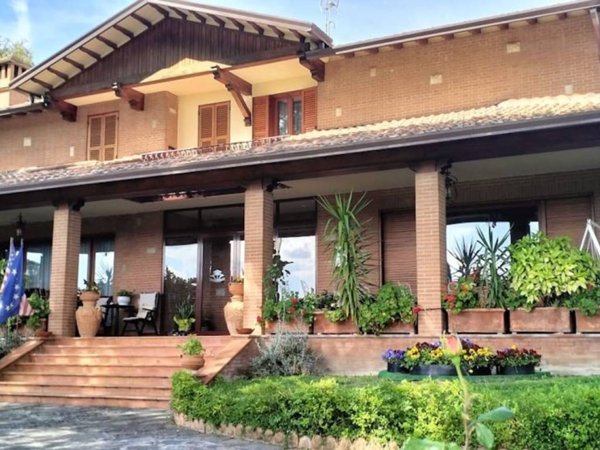 casa indipendente in vendita a Magione in zona Villa