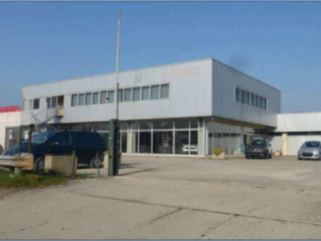 capannone in vendita a Magione