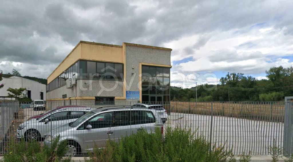 locale commerciale in vendita a Magione