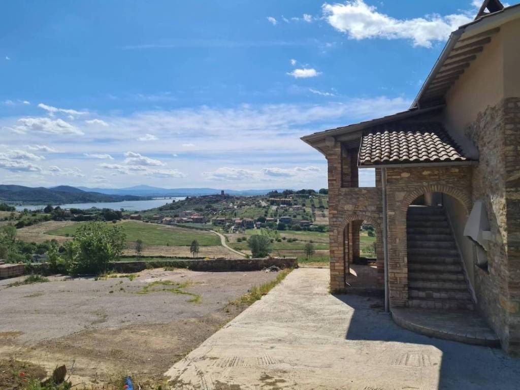 casa indipendente in vendita a Magione