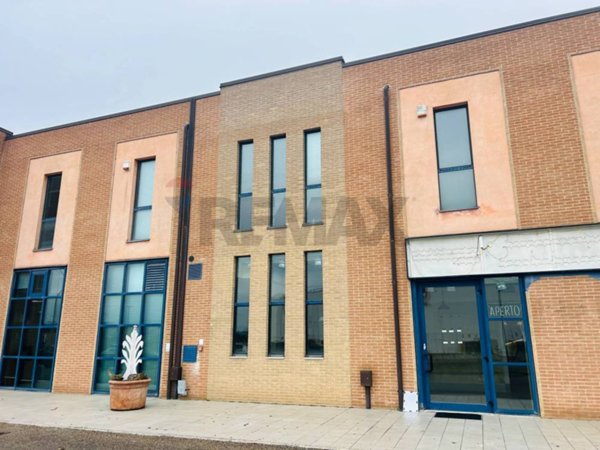 locale commerciale in vendita a Magione