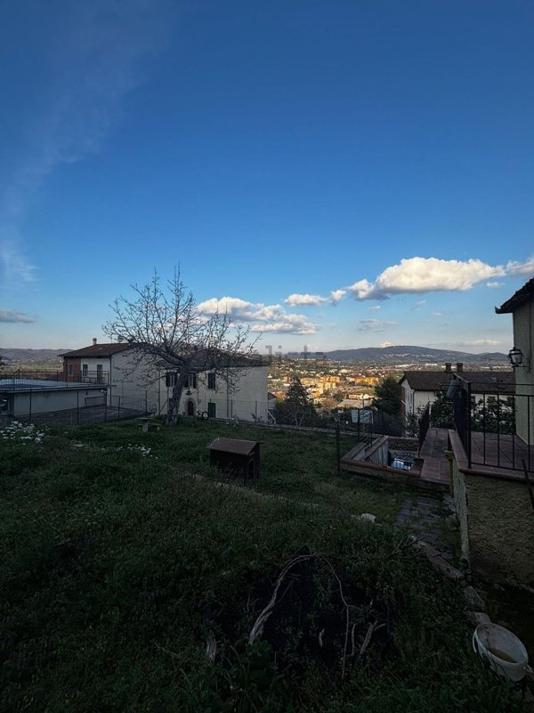 pentavano in vendita a Magione