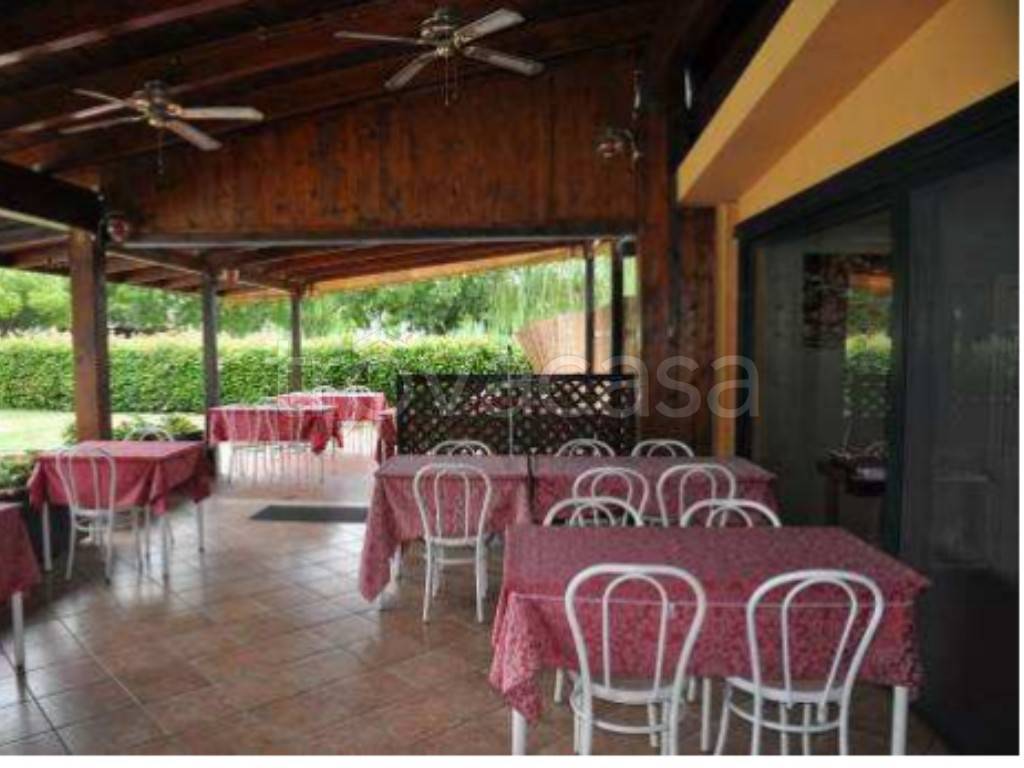 negozio in vendita a Magione in zona San Feliciano