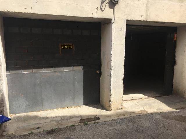 locale commerciale in vendita a Magione