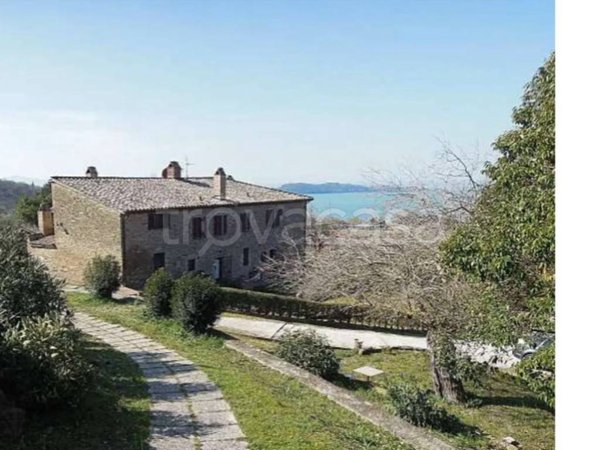 negozio in vendita a Magione in zona San Feliciano