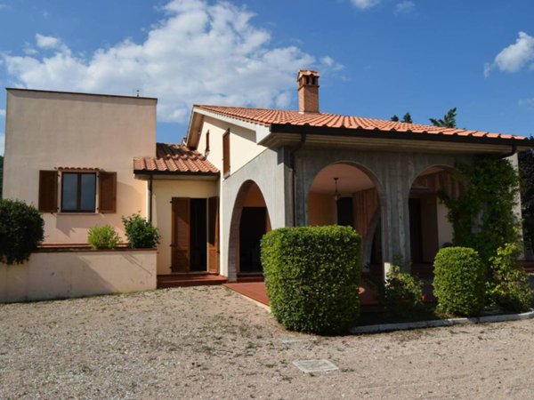 casa indipendente in vendita a Magione in zona Villa