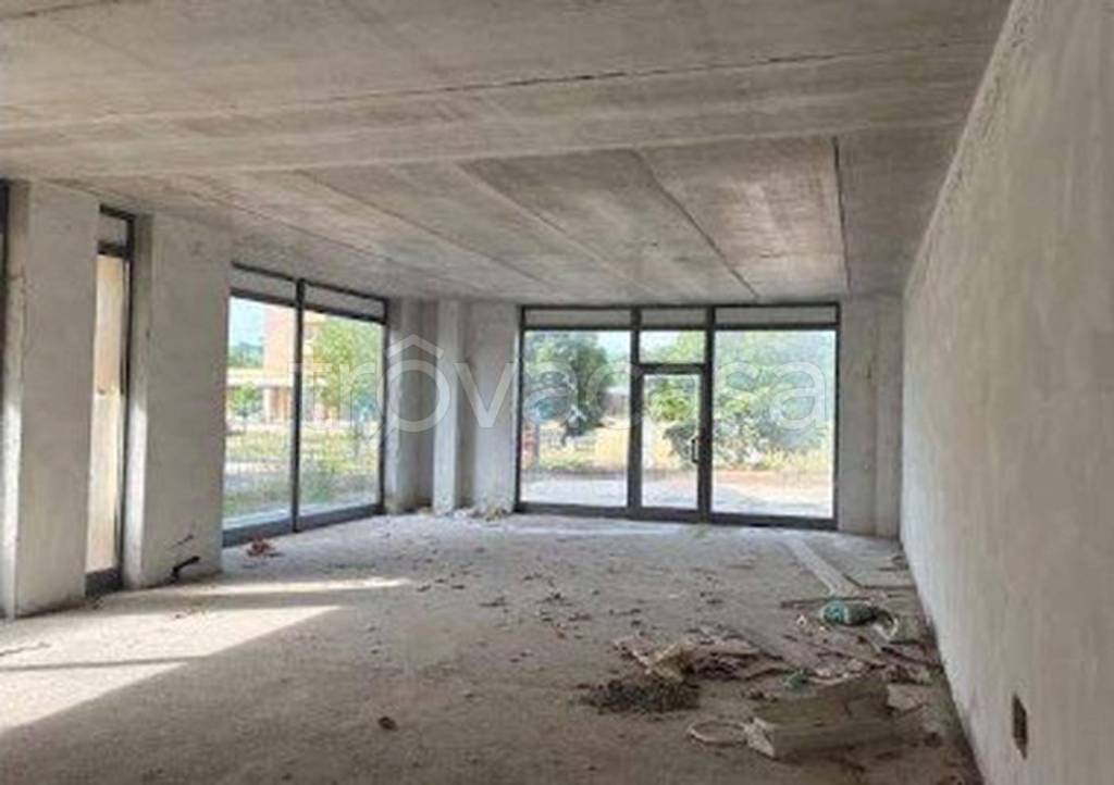 negozio in vendita a Magione