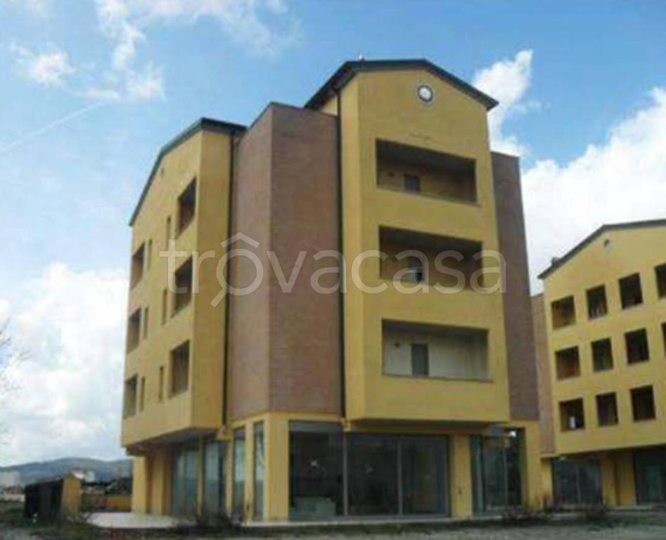 locale commerciale in vendita a Magione