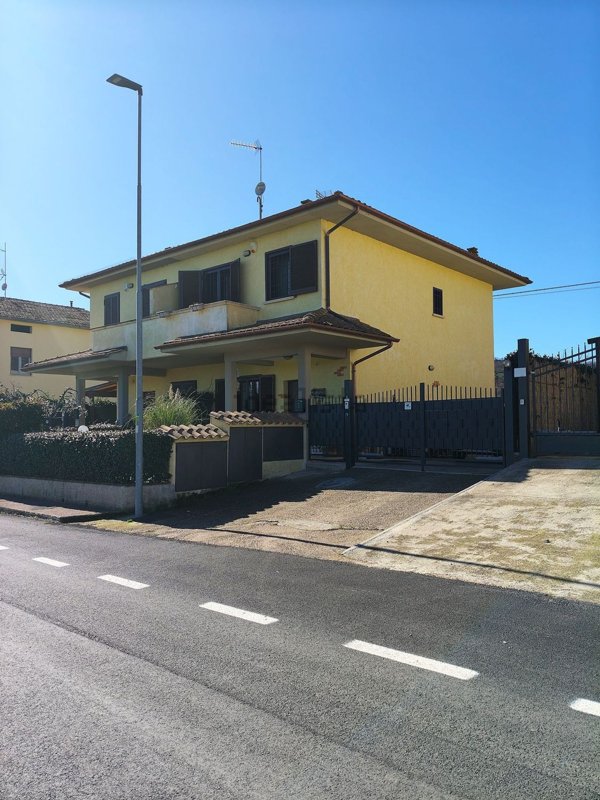 casa indipendente in vendita a Magione