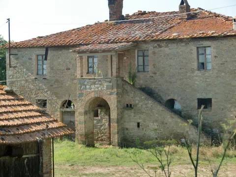 locale di sgombero in vendita a Magione