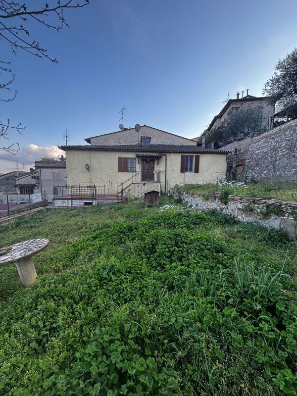 pentavano in vendita a Magione