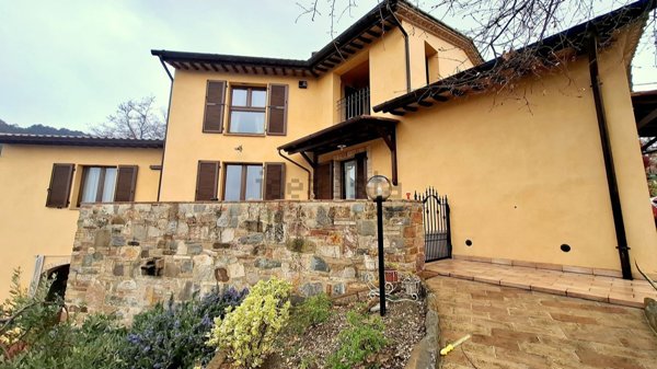 casa indipendente in vendita a Magione in zona Villa