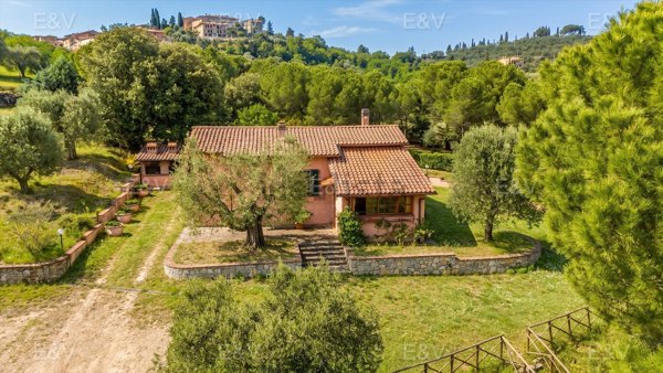 casa indipendente in vendita a Magione in zona Villa