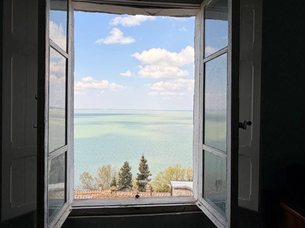 casa indipendente in vendita a Magione in zona Monte del Lago