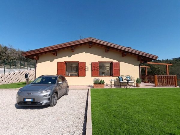casa indipendente in vendita a Magione in zona Villa
