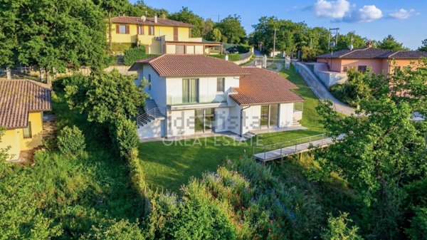 casa indipendente in vendita a Magione in zona Villa