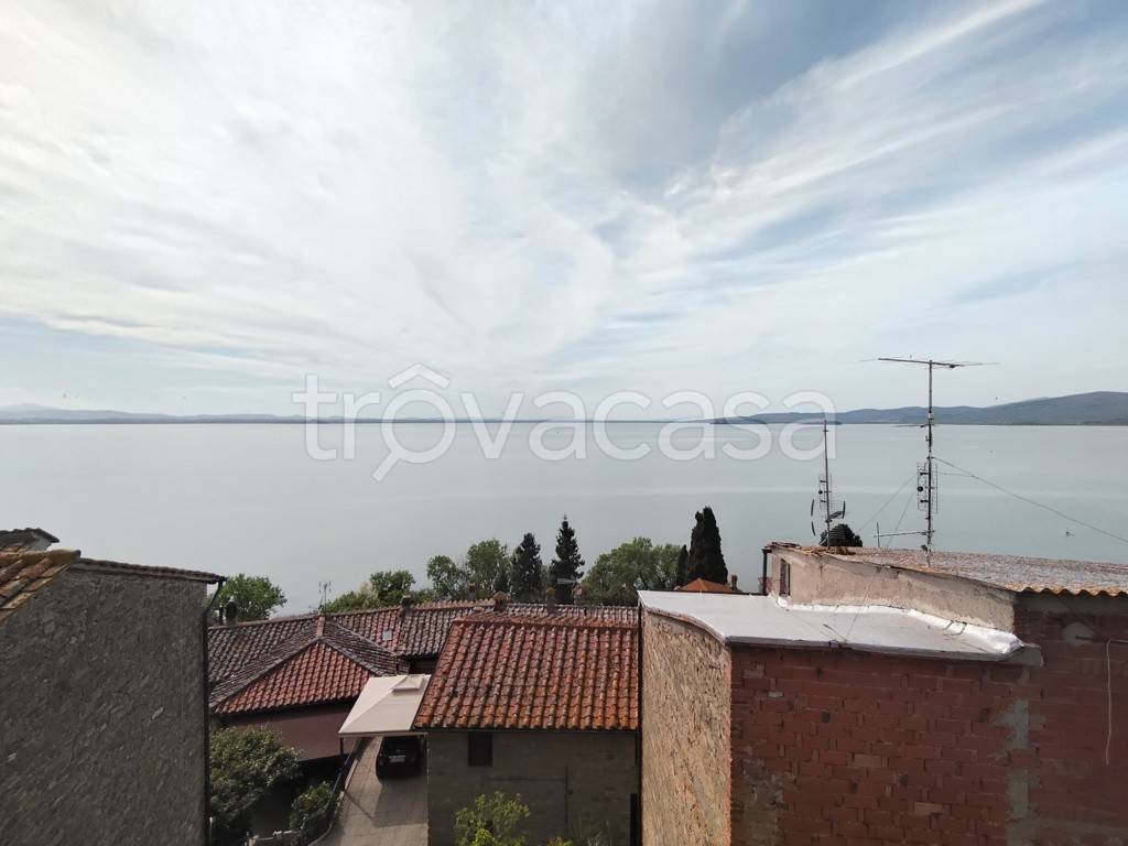 casa indipendente in vendita a Magione in zona Monte del Lago