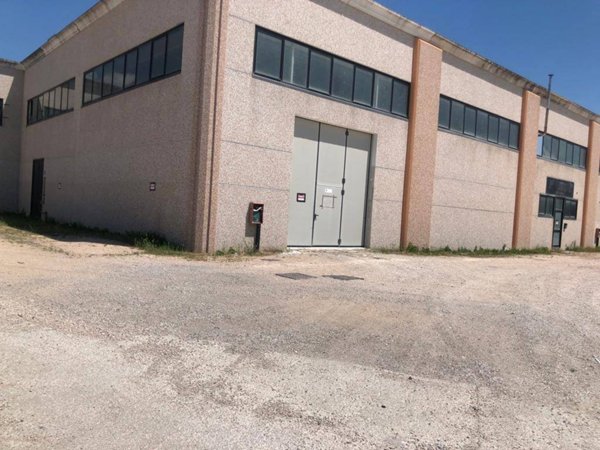locale commerciale in vendita a Magione in zona Soccorso